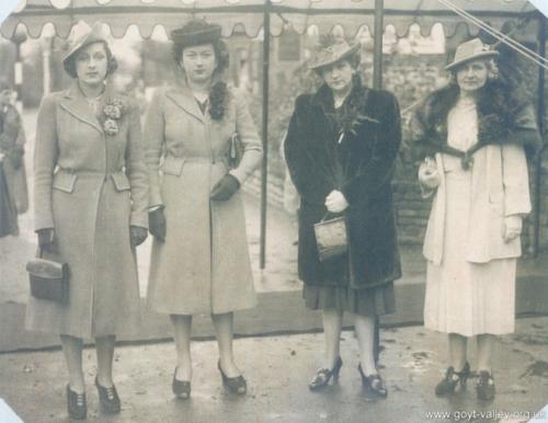 Esme Preston with family. 1939.
