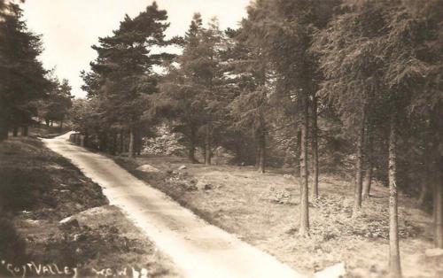 The road to Derbyshire Bridge